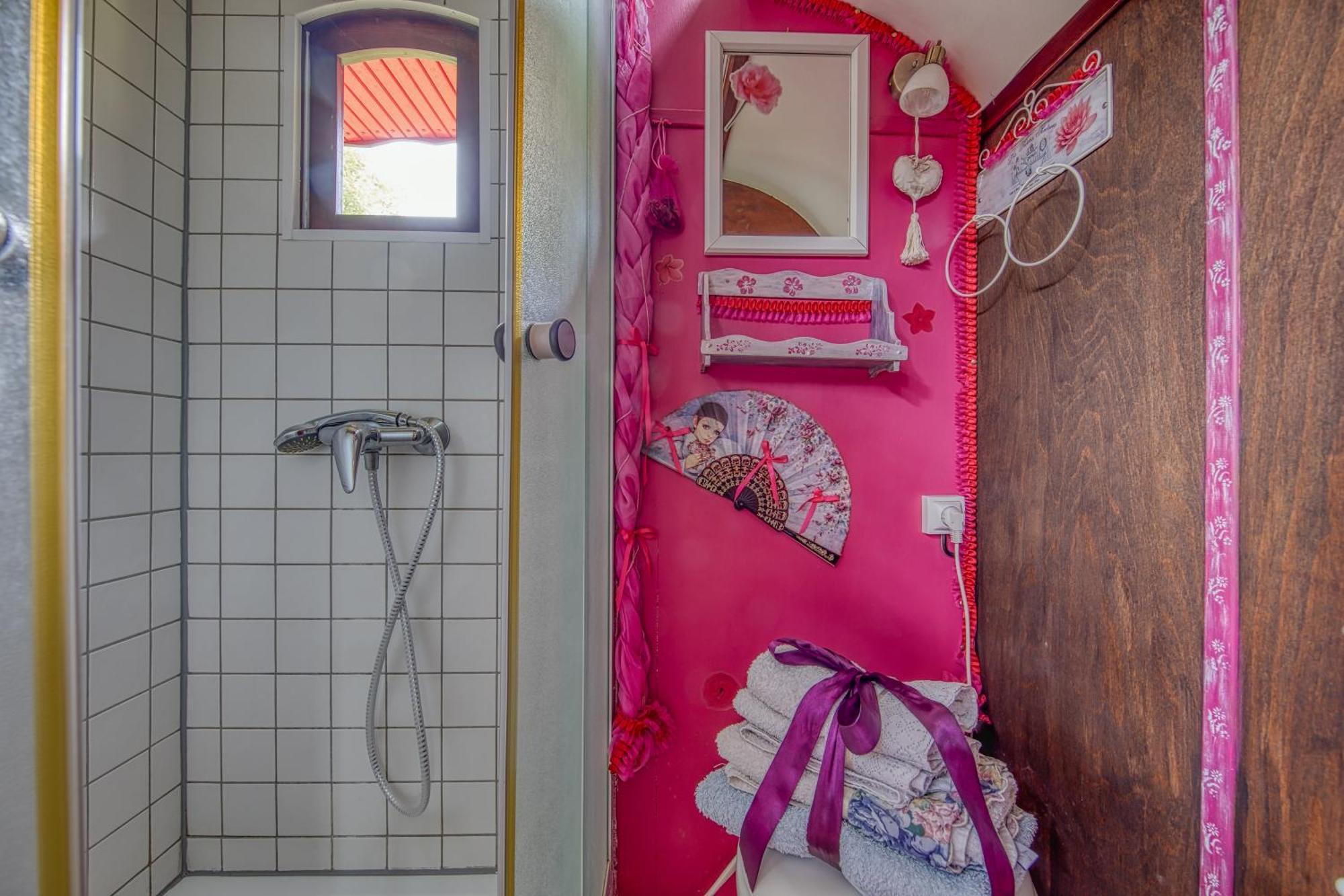 Hotel La Roulotte D'Alany Grayan-et-l'Hopital Zewnętrze zdjęcie